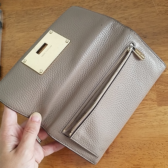 Michael Kors wallet - Picture 4 of 5